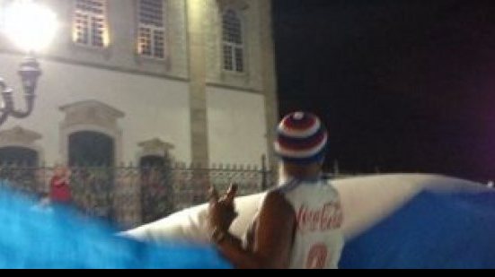Imagem Torcedores do Bahia vão agradecer título ao Senhor do Bonfim
