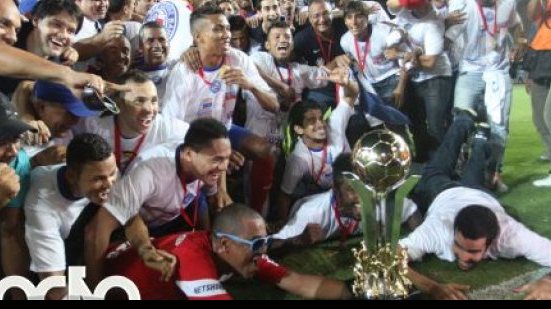 Imagem Confira galeria de fotos da festa tricolor em Pituaçu