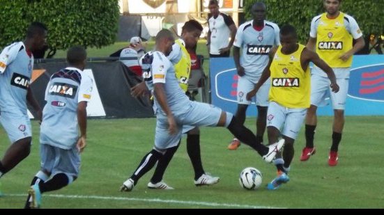 Imagem Ney Franco relaciona 21 jogadores para duelo com o J.Malucelli