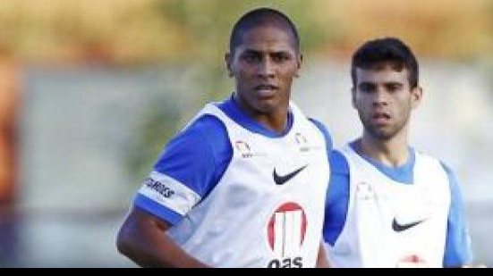 Imagem  Uelliton volta a ser opção contra o Figueirense