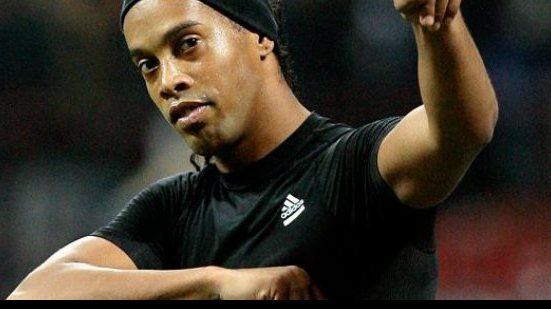 Imagem Ronaldinho Gaúcho pede apoio a Neymar em momento difícil