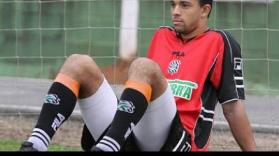 Imagem Zagueiro ex-São Paulo estaria perto de ser anunciado pelo Vitória