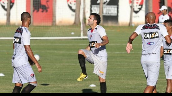 Imagem Ney aguarda liberação de atletas para escalar time que pega Atlético-PR