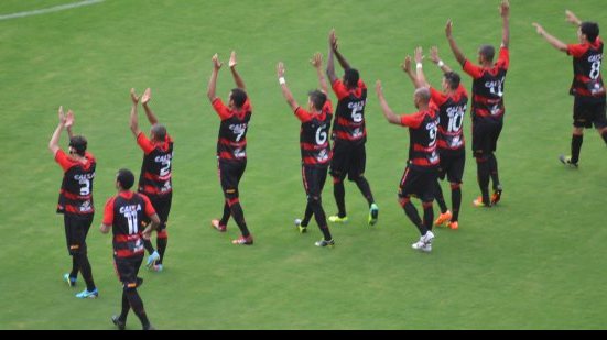 Imagem Vitória vacila e cede empate no final do jogo ao Atlético-PR