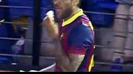 Imagem Villareal bane torcedor que atirou banana em Daniel Alves