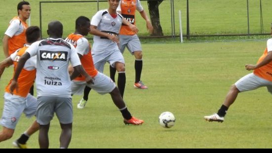 Imagem Com reforços, Vitória treina finalizações pensando no Fluminense