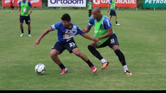 Imagem Guilherme Santos treina e deve voltar contra o Botafogo