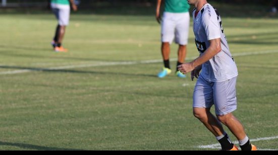 Imagem Cáceres não viaja para enfrentar o Fluminense e Defendi deve ser titular