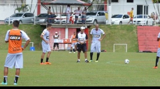 Imagem Com Mansur, Vitória está relacionado para enfrentar o Fluminense