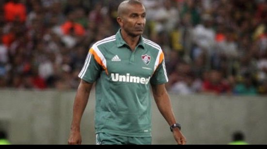 Imagem Cristóvão Borges lamenta revés diante do Vitória