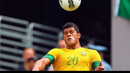 Imagem  Jogador revelado no Vitória comemora convocação para Copa