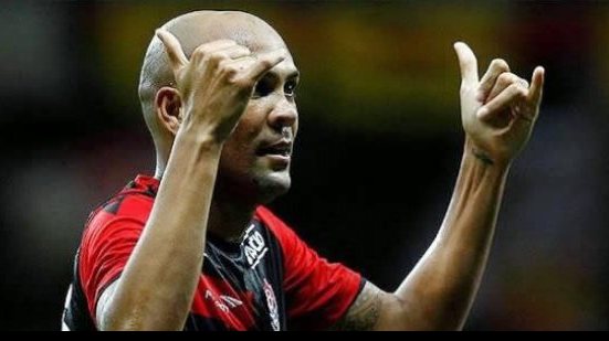 Imagem Souza diz que gol contra o Bahia não teve sabor especial