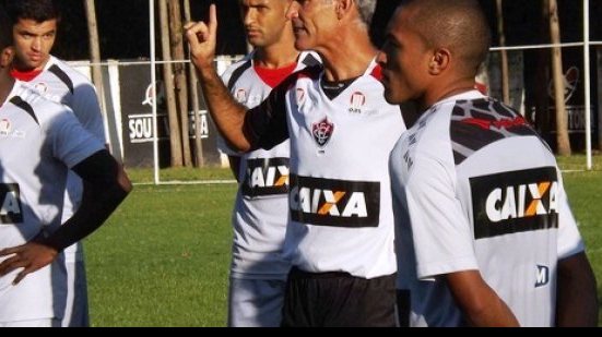Imagem Interino comanda treino tático na Toca do Leão