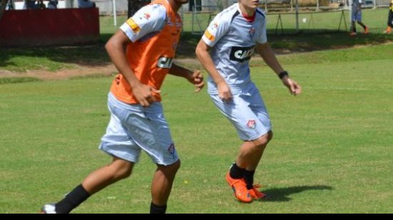 Imagem Amadeu comanda treino e muda time do Vitória