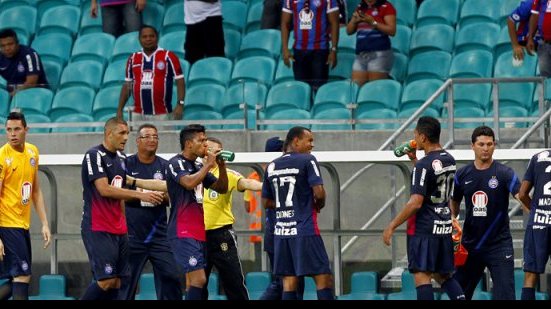 Imagem Bahia marca no fim, vence o América (MG) e avança na Copa do Brasil