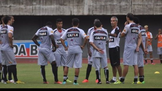 Imagem Vitória treina em Pituaçu sob comando de Amadeu