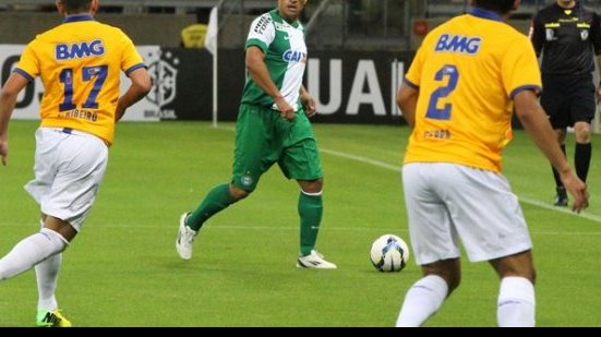 Imagem Cruzeiro bate Coritiba e encosta nos líderes da Série A