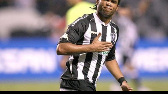 Imagem Decepção no Bahia, Carlos Alberto pode virar titular no Botafogo