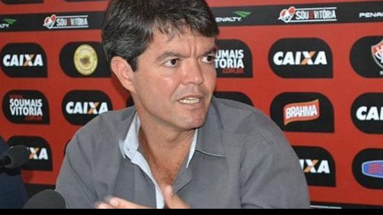 Imagem Após jogo, Ximenes reúne imprensa, agradece Amadeu, mas não apresenta novidades