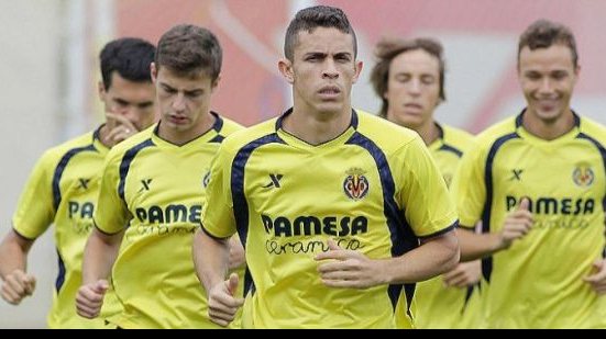 Imagem Ex-Vitória festeja vaga do Villarreal na Liga Europa