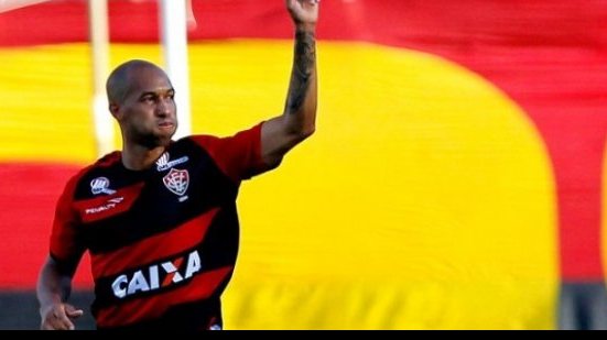 Imagem Boatos colocam Dinei na Europa, mas Vitória garante atacante até fim do ano