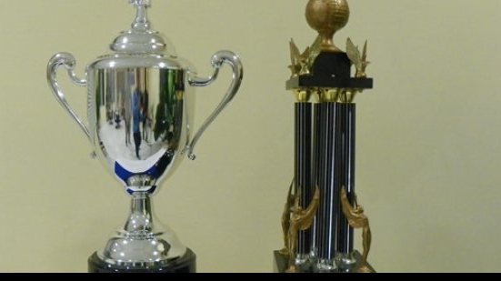 Imagem FBF homenageia ex-vice-presidente do Colo Colo em troféu da Segundona