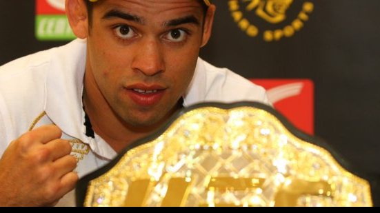 Imagem Presidente do UFC compara Renan Barão a Anderson Silva