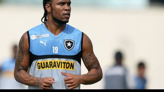 Imagem Ex-Bahia pode desfalcar Botafogo contra o Vitória