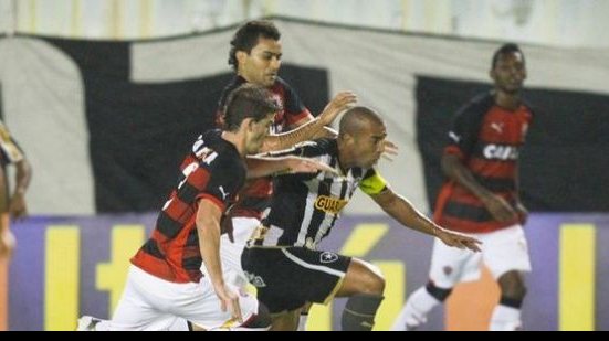 Imagem  Na estreia de Jorginho, Vitória fica no empate com o Botafogo