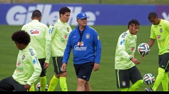Imagem Brasil faz primeiro treino visando estreia na Copa do Mundo