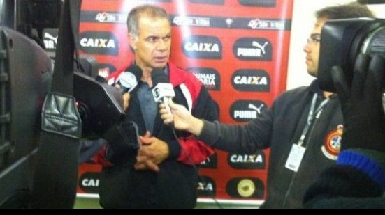 Imagem Comissão técnica do Vitória utiliza agasalhos da Penalty; Marketing explica