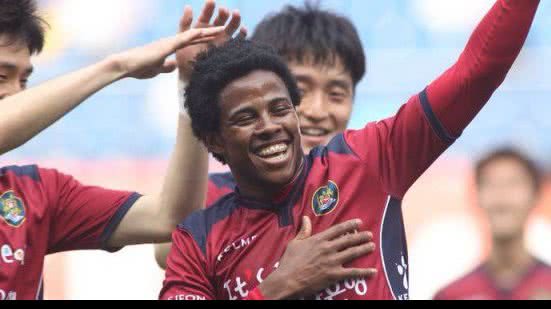 Imagem Artilheiro na Coreia, ex-Bahia comemora fase ‘iluminada’