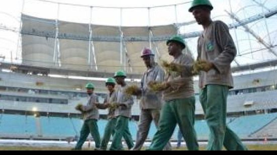 Imagem Fifa entrega ingressos para operários que construíram a Fonte 