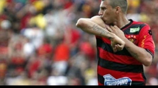 Imagem Neto Baiano marca, Sport vence e Vitória está na zona de rebaixamento