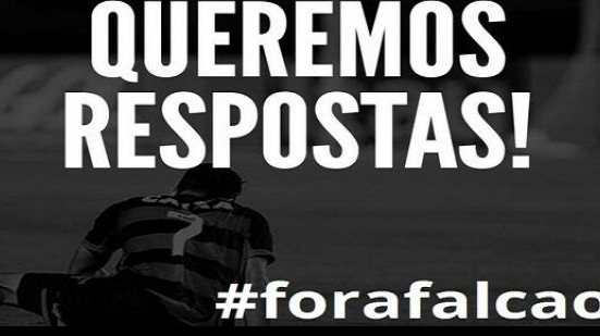 Imagem Insatisfeitos, torcedores do Vitória criam campanha “#ForaFalcão”