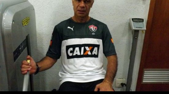 Imagem Jorginho fica triste pela torcida e lamenta “momento ruim do Vitória” 