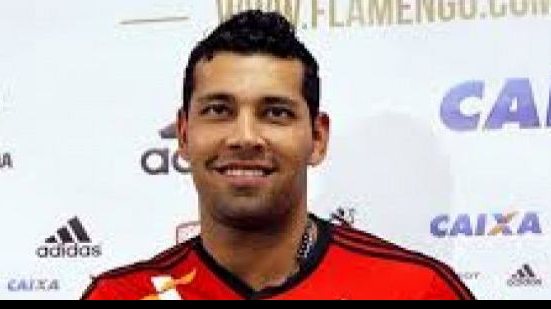 Imagem  Lateral do Flamengo diz a jornal que vai voltar para o Fenerbahce