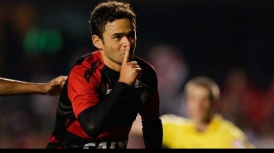 Imagem Depois de levar Ney e Ximenes, Flamengo quer tirar Juan do Vitória