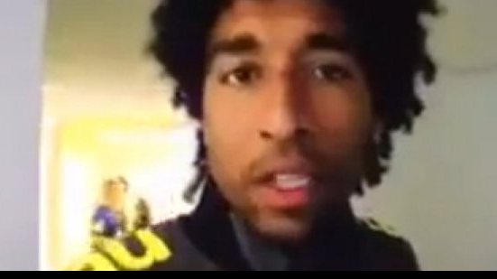 Imagem Vídeo: Dante e David Luiz gritam “Bora Baêa” em desembarque do Brasil