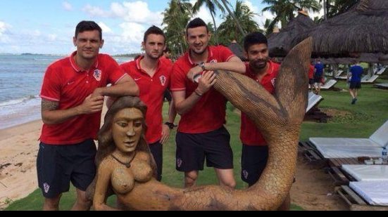 Imagem Croatas cancelam treino matutino e curtem Praia do Forte