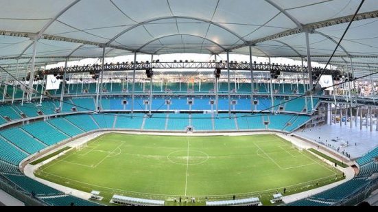 Imagem Operários tentam acabar com cheiro de tinta nos camarotes da Fonte Nova