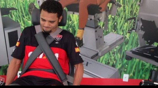 Imagem Adriano encerra exames e se apresenta no Vitória na sexta para intertemporada