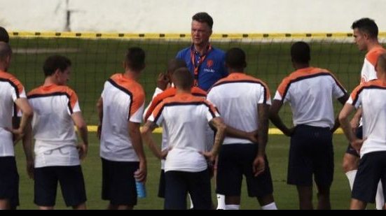 Imagem Holanda desiste de treinar no Barradão e vai para Pituaçu