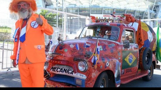 Imagem  Holandeses viajam 3 meses e chegam a Salvador de carro 