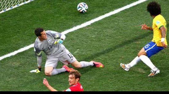 Imagem  Após gol contra, Marcelo é vítima de racismo nas redes sociais