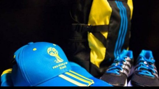 Imagem Voluntários da Copa vendem mochila e ganharam da Fifa por R$ 1 mil