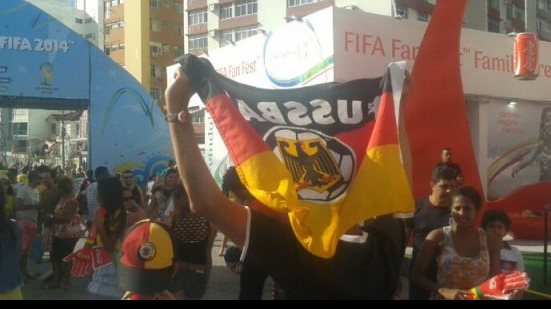 Imagem Torcedores portugueses saem decepcionados após jogo