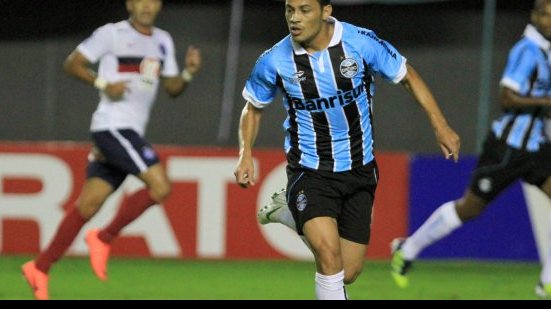 Imagem Bahia negocia contratação de volante do Grêmio