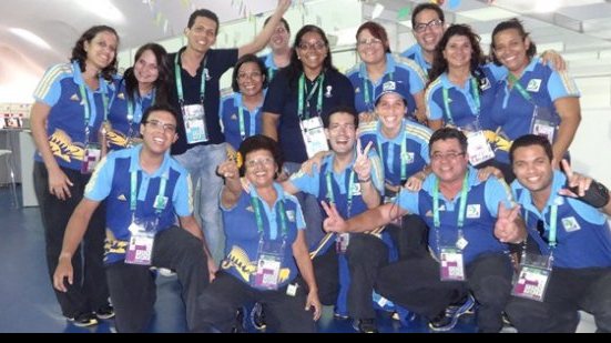 Imagem Voluntários da Copa passam mal após comer refeição estragada
