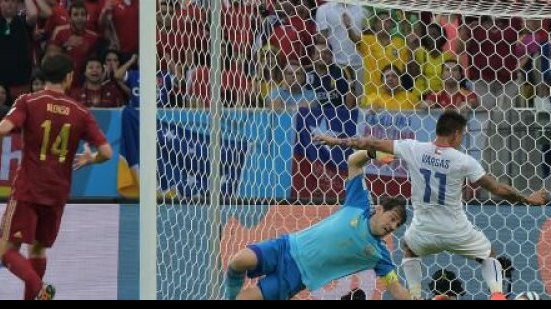 Imagem Campeã do mundo, Espanha perde para o Chile e é eliminada da Copa